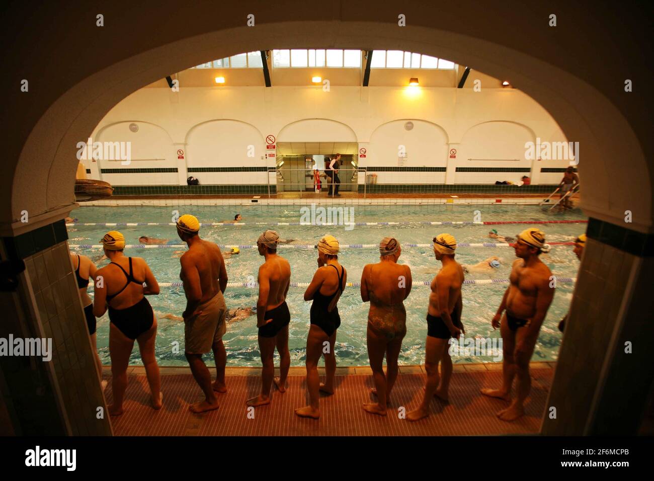 Art Film by Amy Sharrocks  The Big Swim 50 swimmers travel across London swimming in 10 Pools, 3 Lidos and 2 Lakes. Starting at Tooting Bec Lido and finishing at Hampstead Heath Swimming Ponds.  pic David Sandison 12 July 2007 Stock Photo