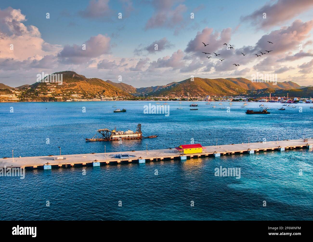 Long pier boat dock on hi-res stock photography and images - Alamy