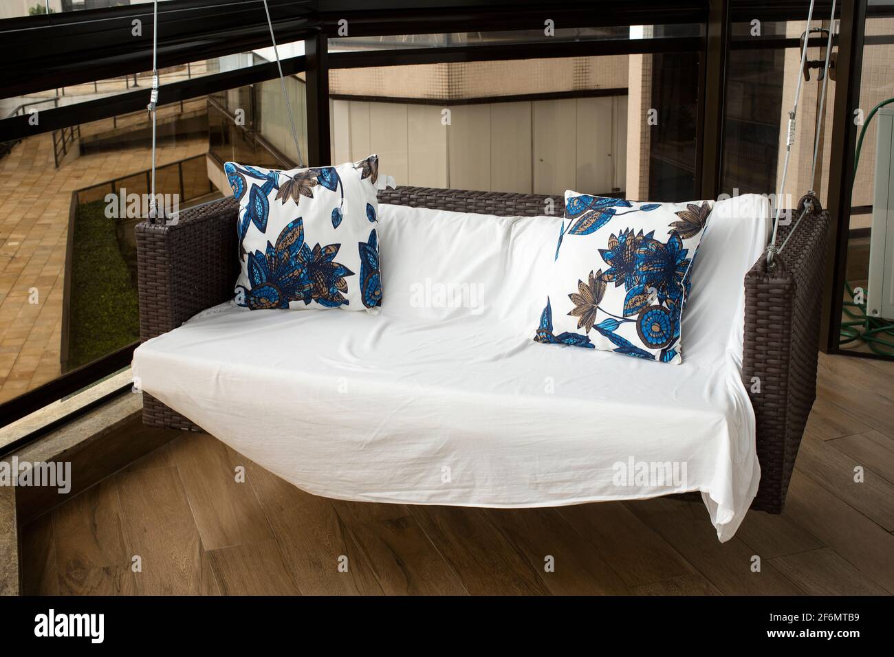 Swing bench hi-res stock photography and images - Alamy