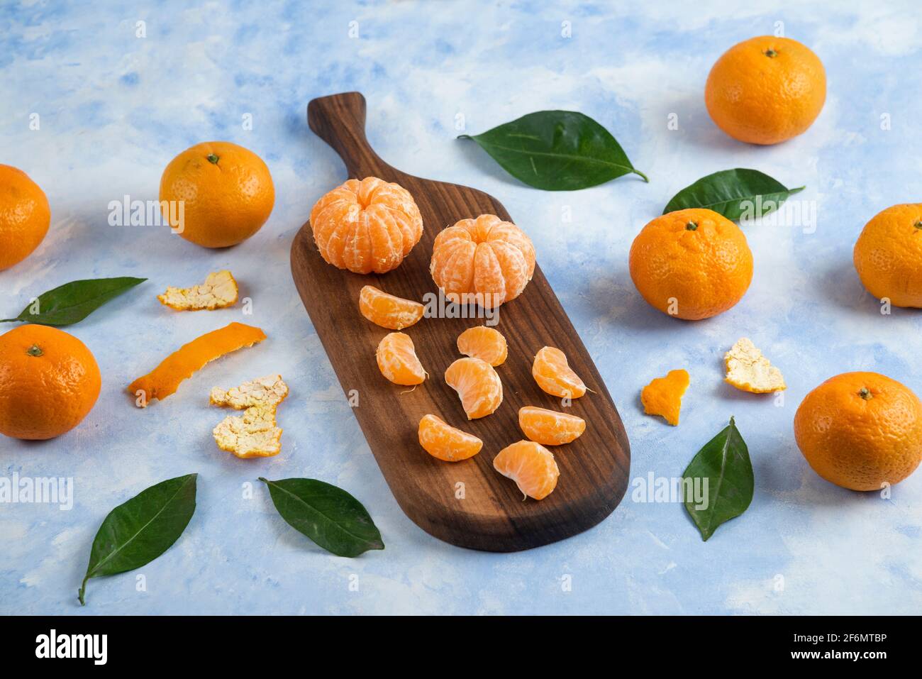 Pile of clementine mandarins whole or peeled Stock Photo