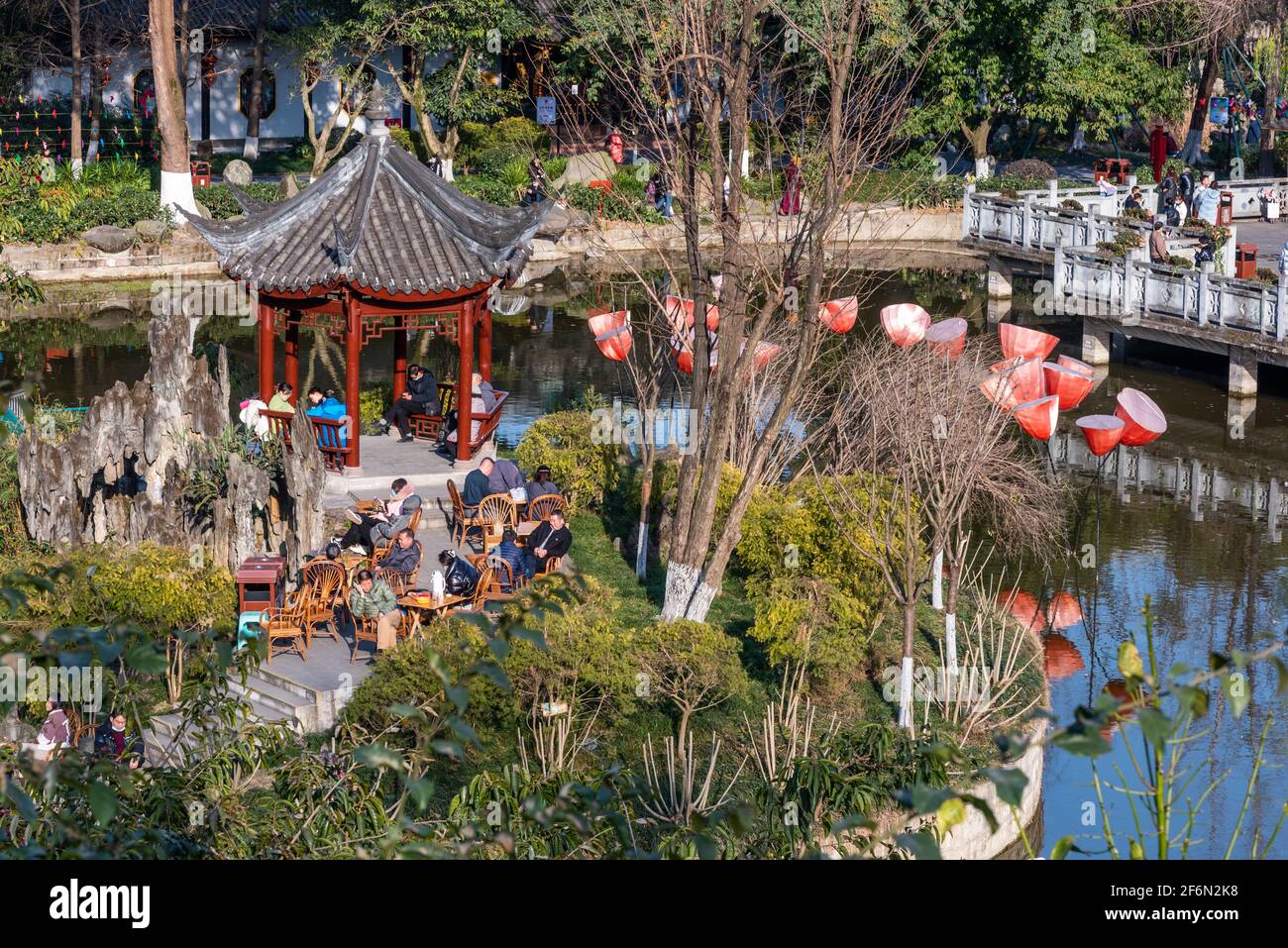 Chengdu, Sichuan province, China - Jan 17, 2021 : People enjoying a sunny  day and drinking tea in Culture park Stock Photo - Alamy