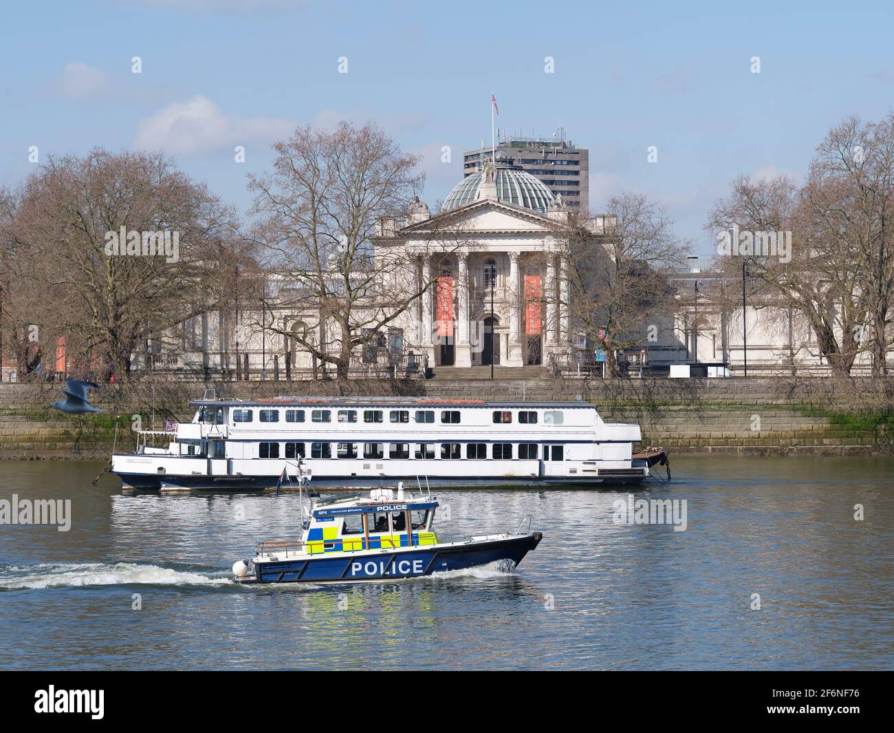 View of the River Thames from Lambeth towards the Tate Gallery on the north bank, with a Metropolitan River Police launch passing Stock Photo
