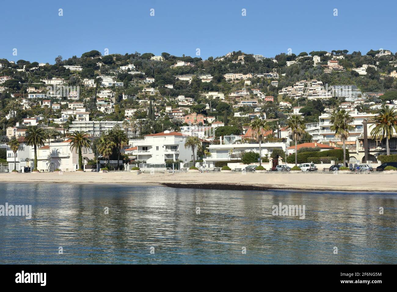 France, french riviera, Golfe Juan, the sand beach in winter and the villas on the hill ,overlooking the mediterranean sea. Stock Photo