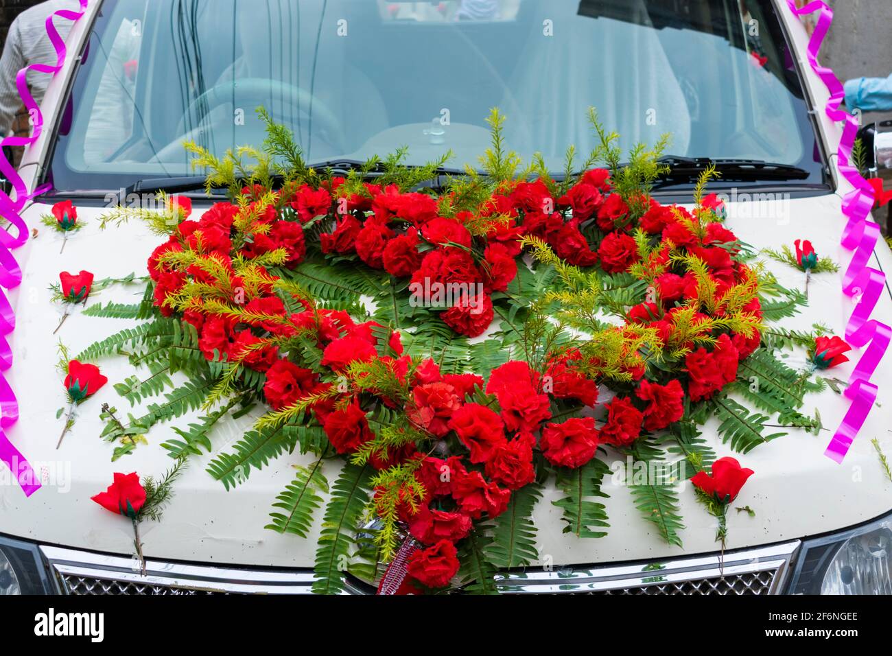 Wedding car decoration hi-res stock photography and images - Alamy