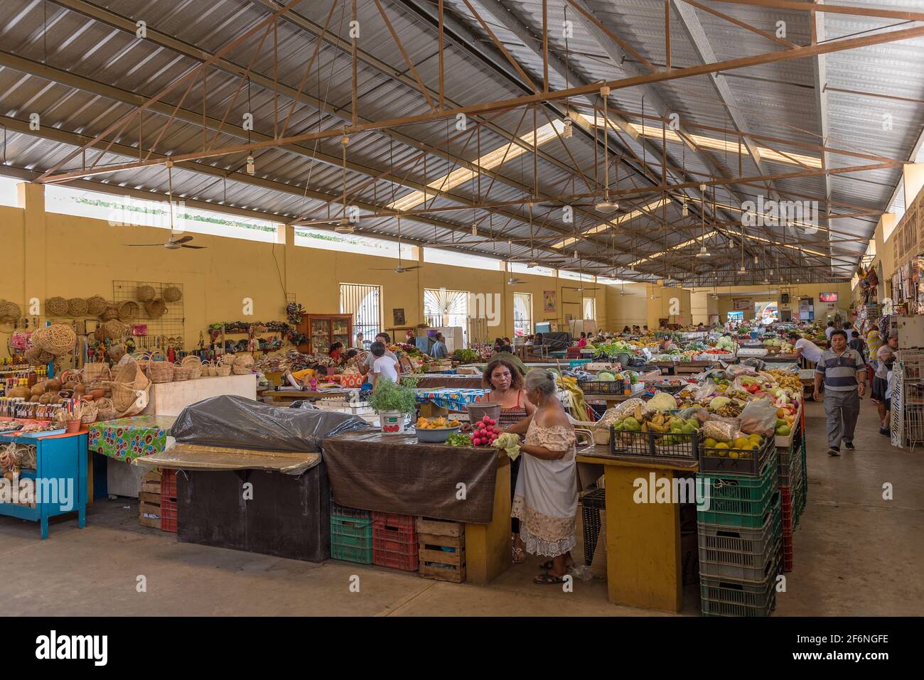 Sales stalls in the main market, Mercado Municipal in Valladolid, Mexico Stock Photo