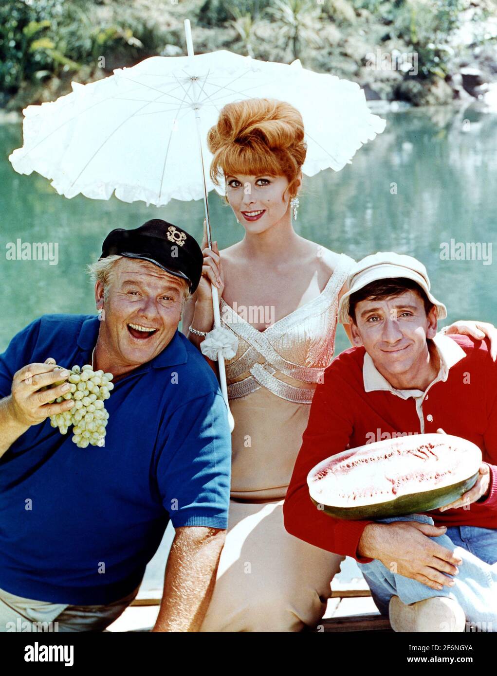 TINA LOUISE, ALAN HALE JR. and BOB DENVER in GILLIGAN'S ISLAND (1964), directed by GARY NELSON, JACK ARNOLD, JERRY HOPPER and LESLIE GOODWINS. Credit: United Artists Television / Album Stock Photo