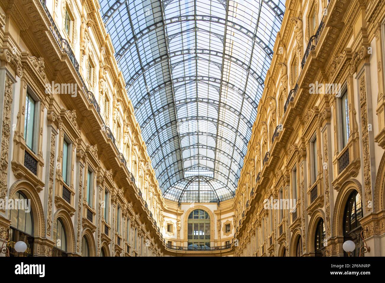Amazing interior architecture inside Gallery Vittorio Emanuele II ...