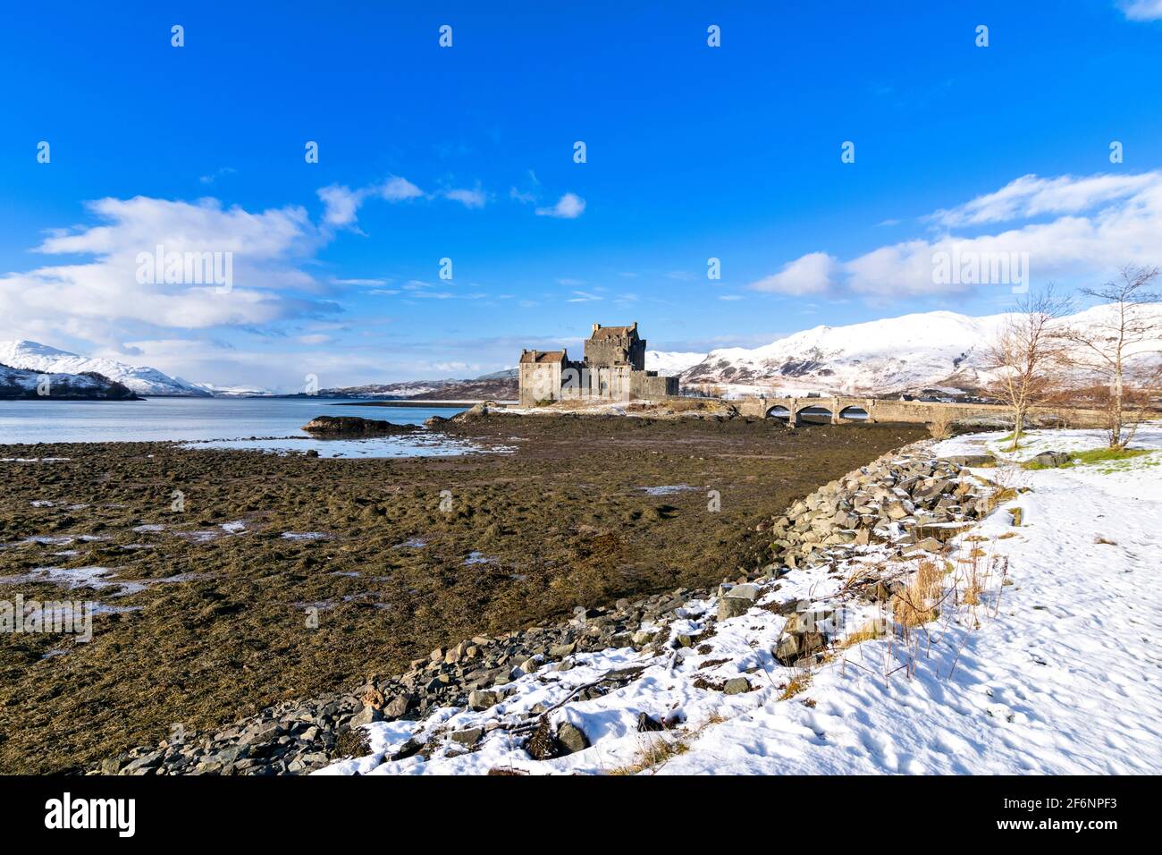 eilean-donan-castle-snow-hi-res-stock-photography-and-images-alamy