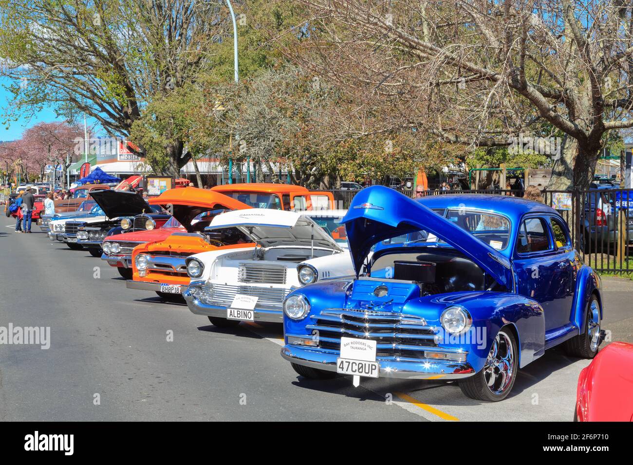A row of classic cars at a car show. In the foreground is a blue 1947 Chevrolet Fleetmaster Coupe Stock Photo