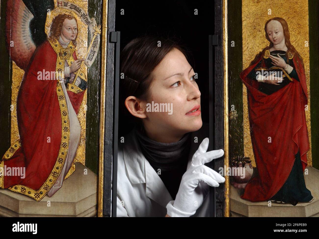 CONSERVATOR GEORGINA GARRETT WITH 'THE ANNUNCIATION', PANELS FROM AN ALTER PIECE FROM 1500,BOUGHT BY THE MUSEUM OF LONDON.The Museum of London has unveiled its latest acquisition, a pair of rare medieval paintings, known as the Westminster Panels, which miraculously survived the mass destruction of English religious art during Henry VIIIs dissolution of the monasteries.  Acquired by the museum for ¿190,000, the panels were commissioned by or for George Fascet, Abbot of Westminster from about 1498-1500. They depict the Archangel Gabriel and the Virgin standing on plinths which bear the shield o Stock Photo