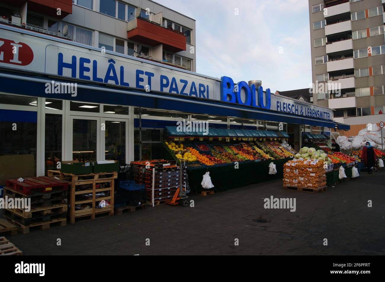 Eine Filiale der Supermarktkette Bolu in der Wilhelmstraße in Berlin-Spandau Stock Photo