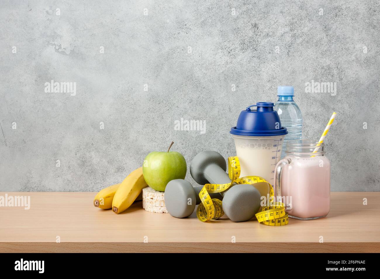 Athlete eating in table hi-res stock photography and images - Alamy