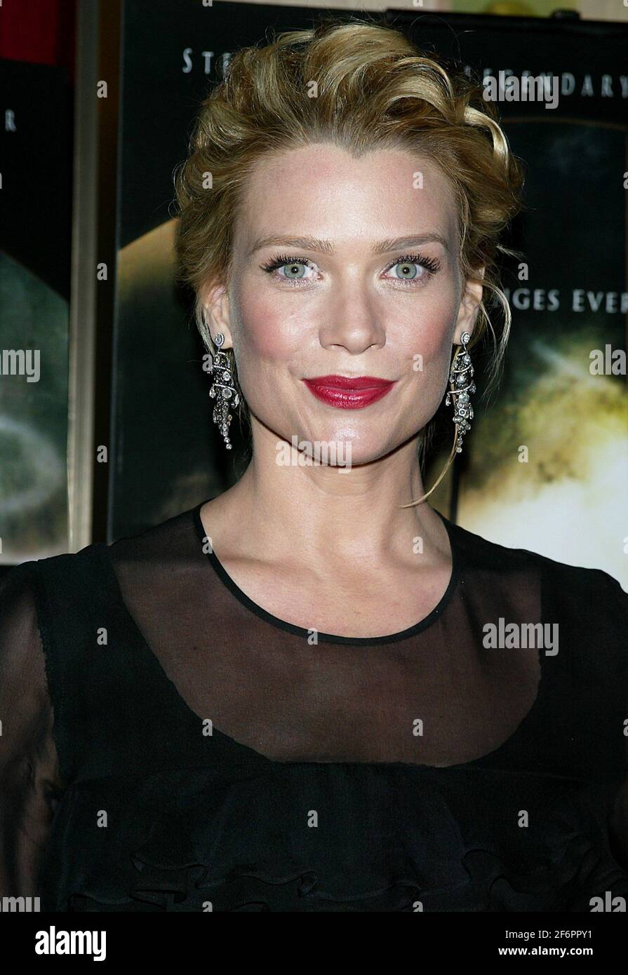 Laurie Holden arrives for the premiere of 'The Mist' at the Ziegfeld Theater in New York on November 12, 2007.  (Photo by Laura Cavanaugh/Sipa USA) Stock Photo