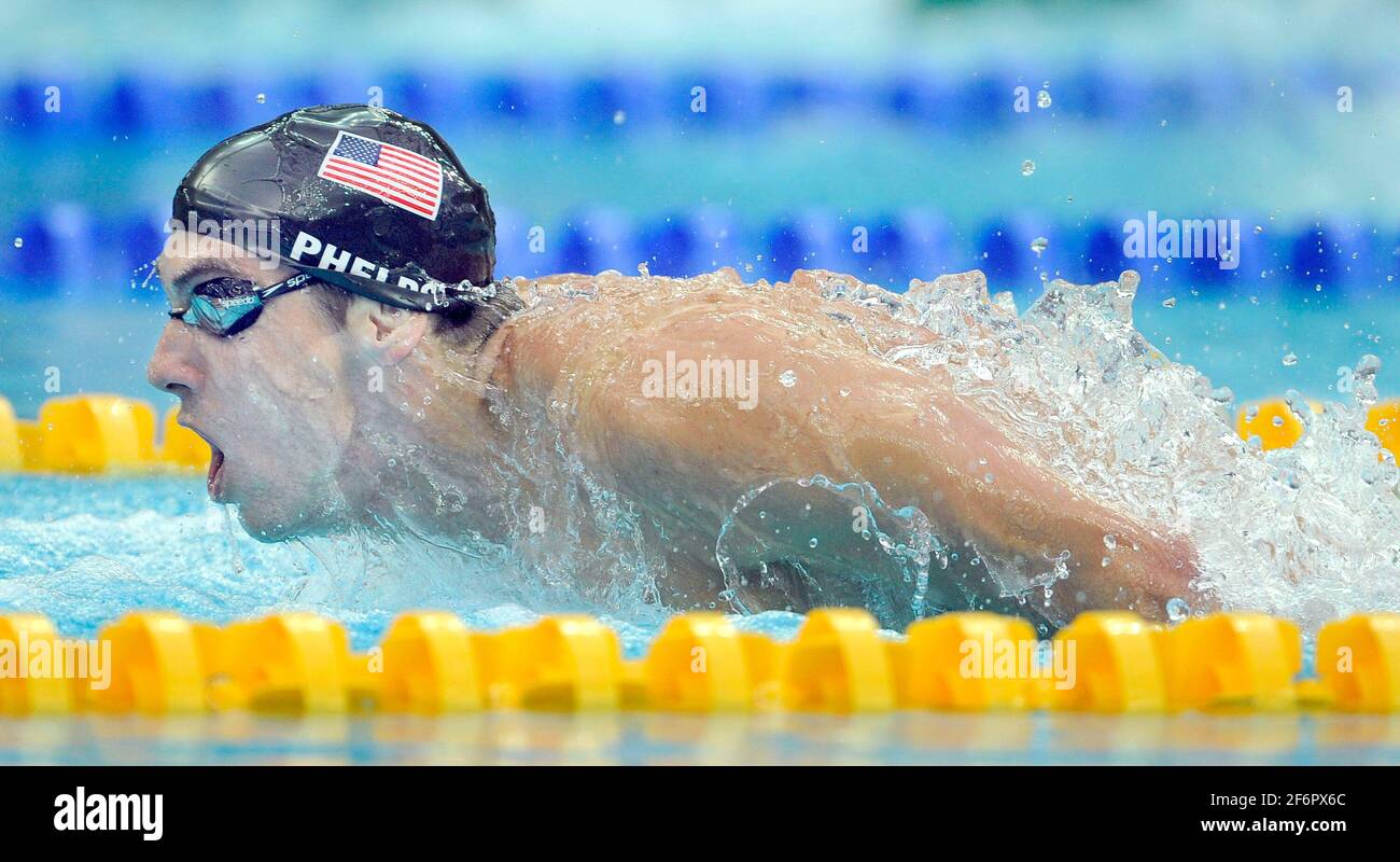 OLYMPIC GAMES BEIJING 2008.  5th DAY 13/8/08. MICHAEL PHELPS ON HIS WAY TO WINNING GOLD IN THE 200m BUTTERFLY. PICTURE DAVID ASHDOWN Stock Photo