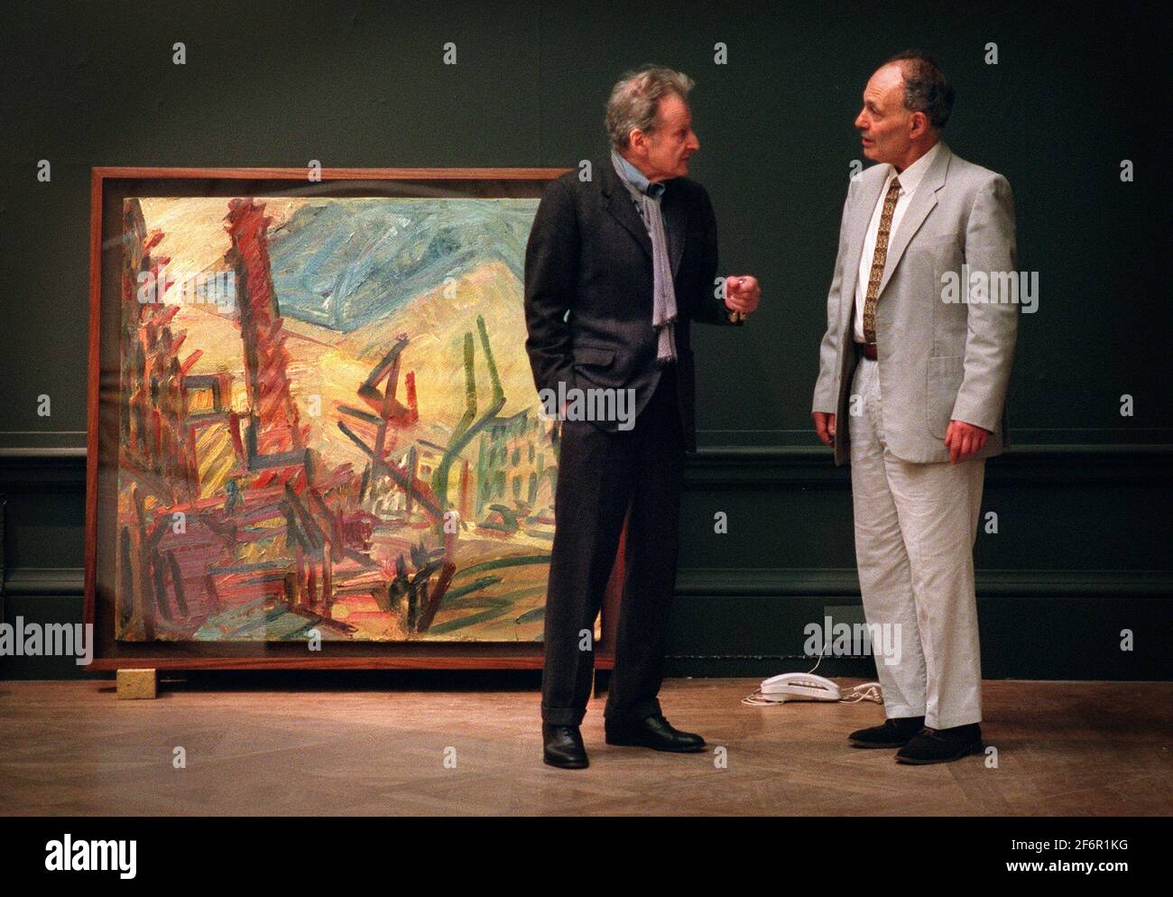Lucien Freud meeting with Frank Auerbach as Auerbach's painting are hung at the royal acadamy. 5/9/01 pilston Stock Photo