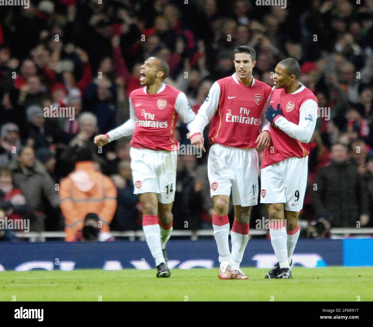 Robin Van Persie celebrates with Thierry Henry and Julio Baptista after scoring against Manchester United Stock Photo