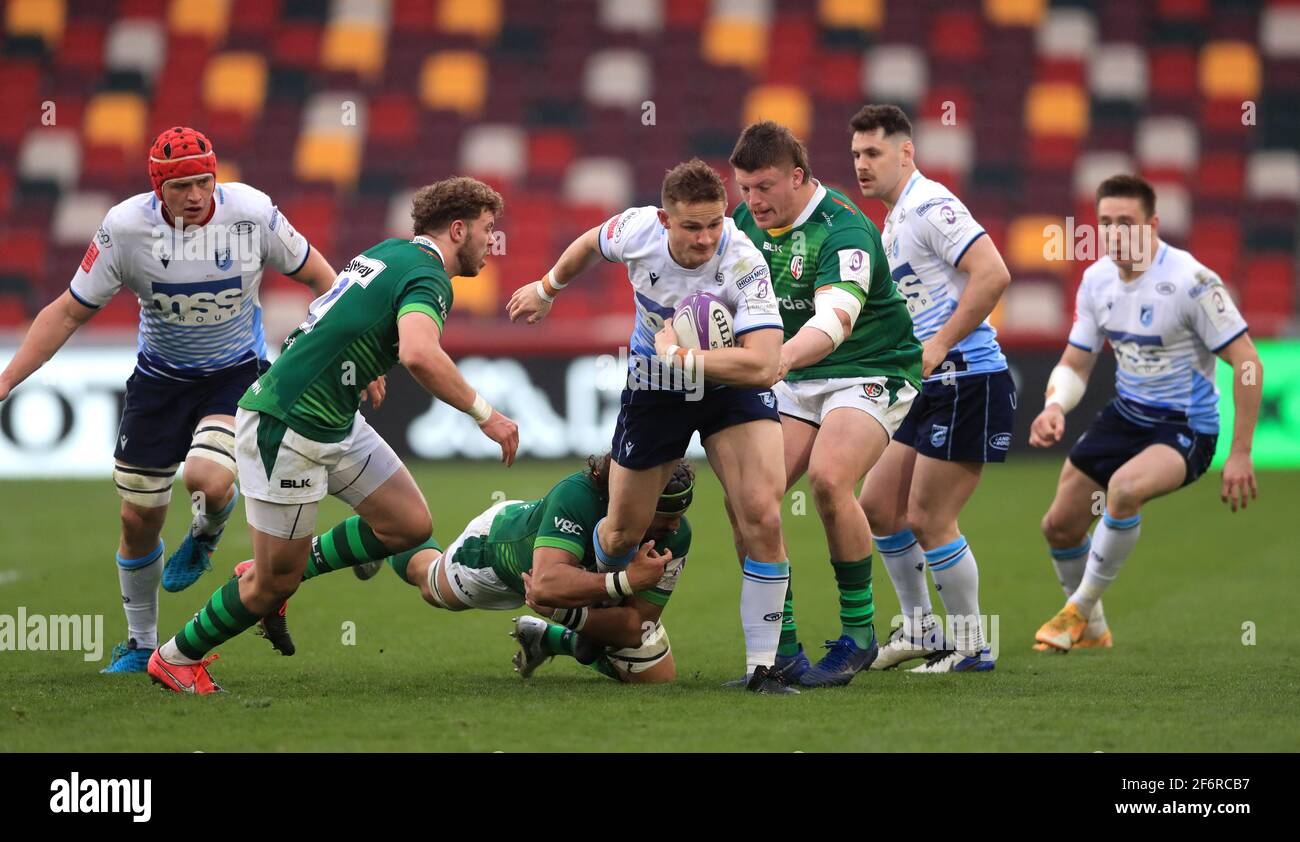 London Irish's William Goodrick-Clarke (right) and Theo Brophy-Clews (left) tackle Cardiff Blues's Hallam Amos (centre) during the Heineken Challenge Cup match at the Brentford Community Stadium, London. Picture date: Friday April 2, 2021. Stock Photo