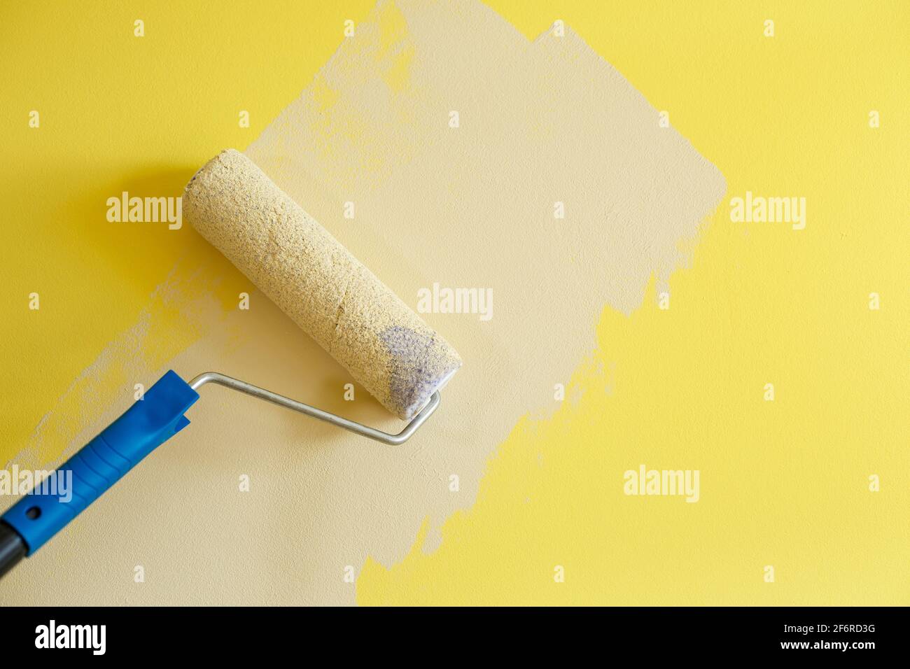 Professional wall painting, roller painting on interior walls