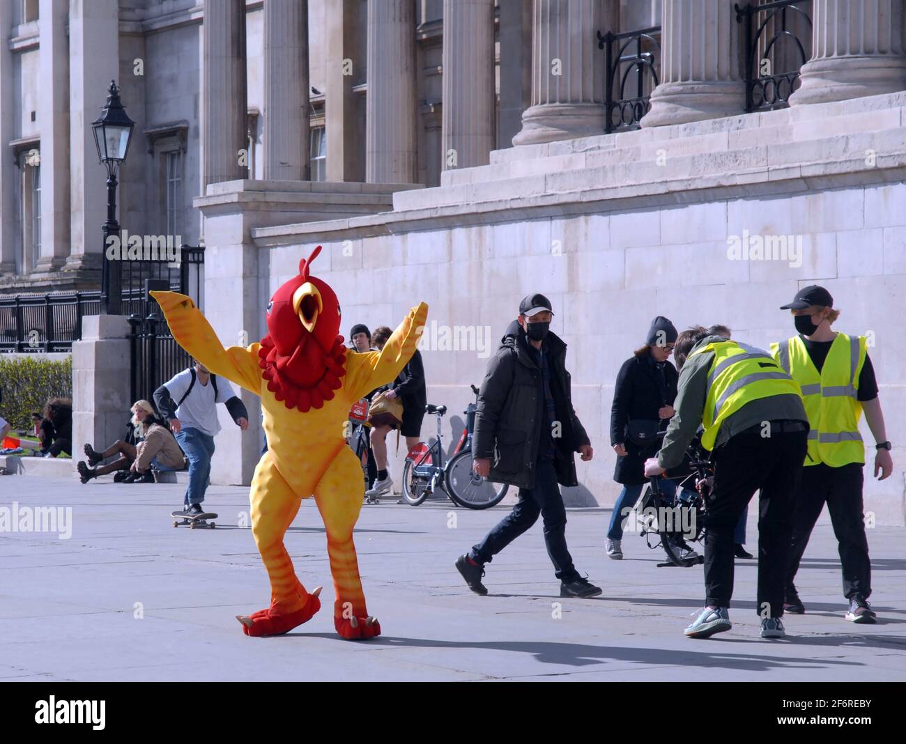 London, UK, 2 April 2021 People enjoy sunshine in Trafalgar Square in the West End on Good Friday as coronavirus lockdown restrictions begin to be lifted.  Credit: JOHNNY ARMSTEAD/Alamy Live News Stock Photo