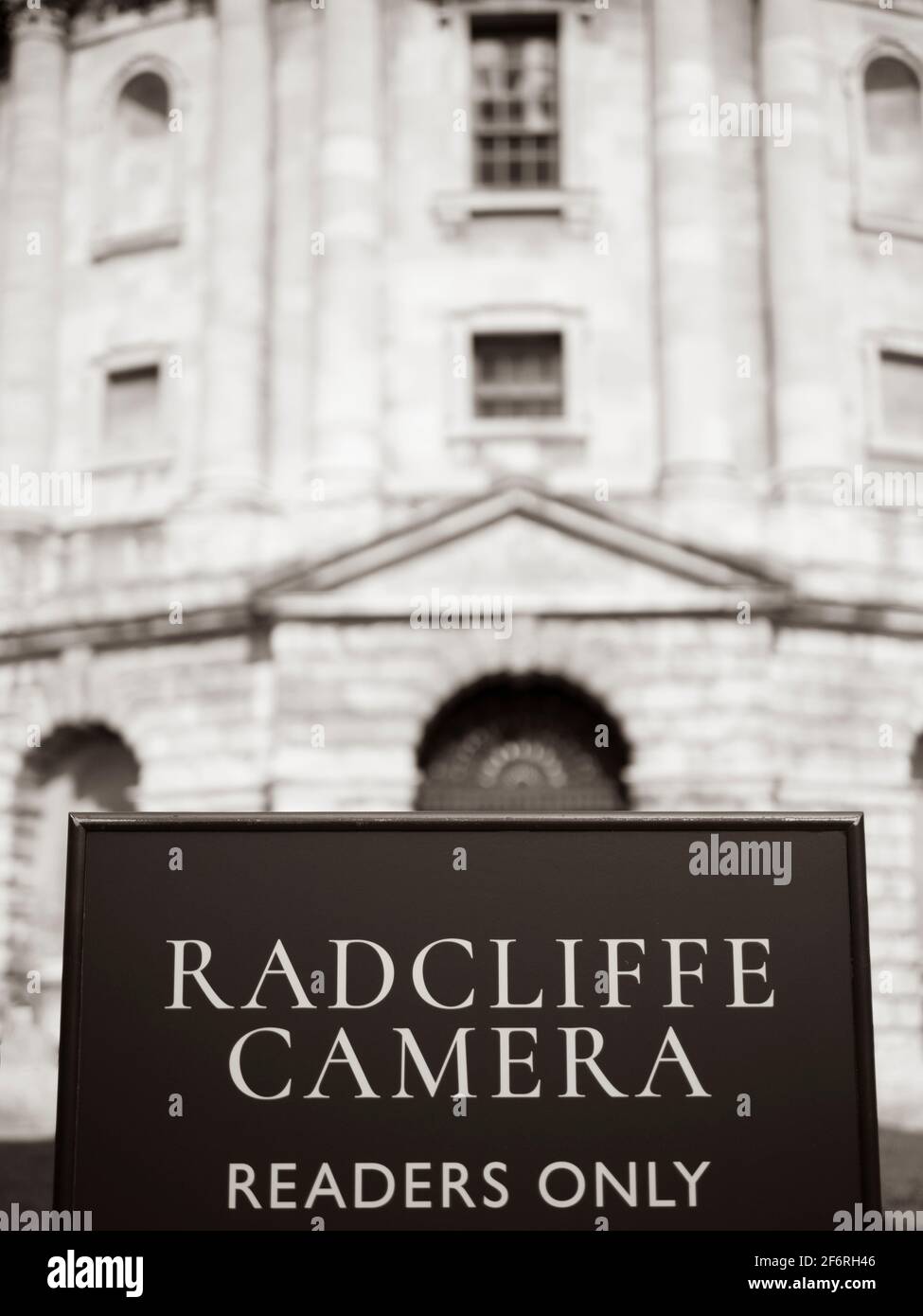 Black and White Landscape, Readers Only Sign, Radcliffe Camera, University of Oxford, Oxford, Oxfordshire, England, UK, GB. Stock Photo