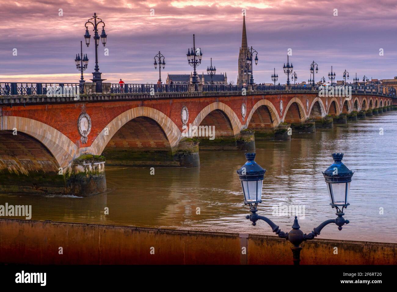 France, Nouvelle Aquitaine, Gironde, Pont de pierre on the Garonne river, at Bordeaux. Stock Photo