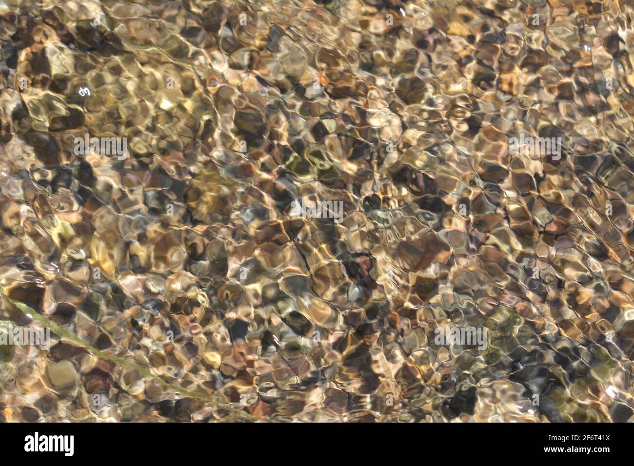 River bottom rocks hi-res stock photography and images - Alamy