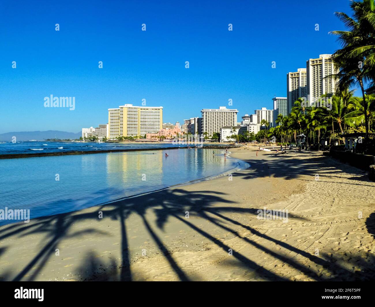 The beach at waikiki hi-res stock photography and images - Alamy