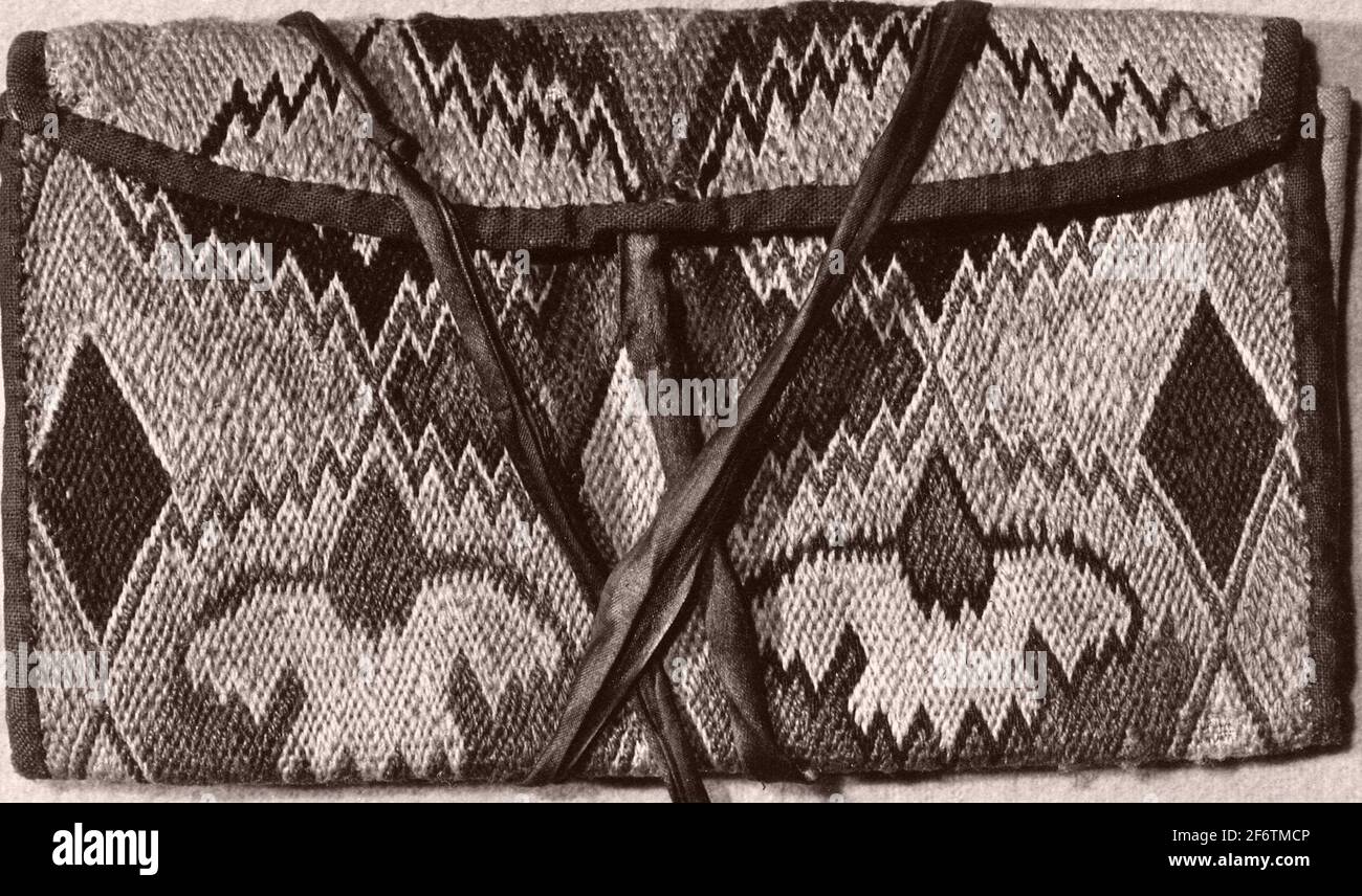 Purse 17th century Italy. Linen, plain weave; embroidered with wool