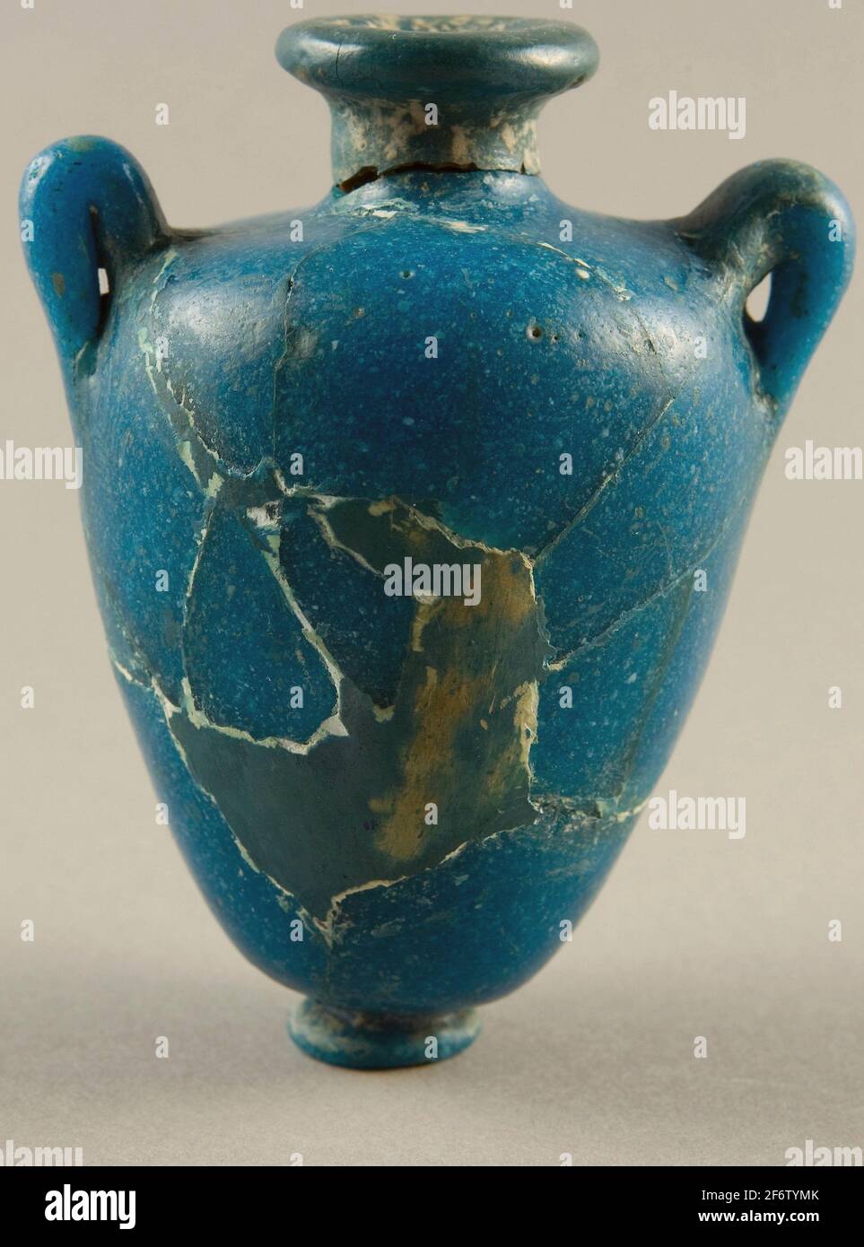 Author: Ancient Egyptian. Vase - New Kingdom Period, Dynasty 19 (1292'1202 BC) - Egyptian. Glass. 1292 BC'1202 BC. Stock Photo