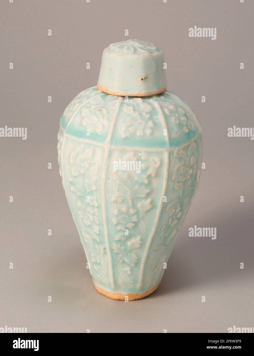 Covered Vase with Floral Scrolls - Song dynasty (960 - 1279) - China. Qingbai ware; stoneware with underglaze mold-impressed decoration. 960 AD - Stock Photo