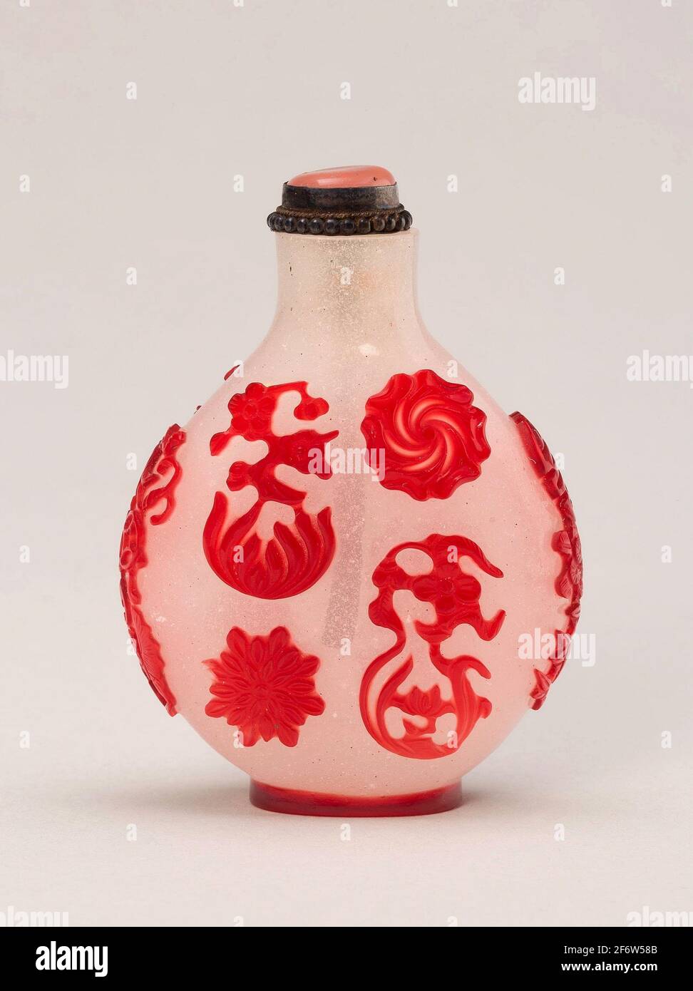 Snuff Bottle with Various Free-Floating Flower Heads and Fruits - Qing dynasty (1644'1911), 1750'1830 - China. Glass; red overlay on snowstorm ground. Stock Photo