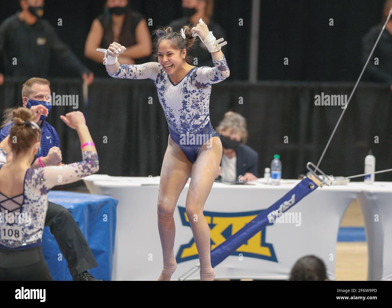 Gymnast landing High Resolution Stock Photography and Images Alamy