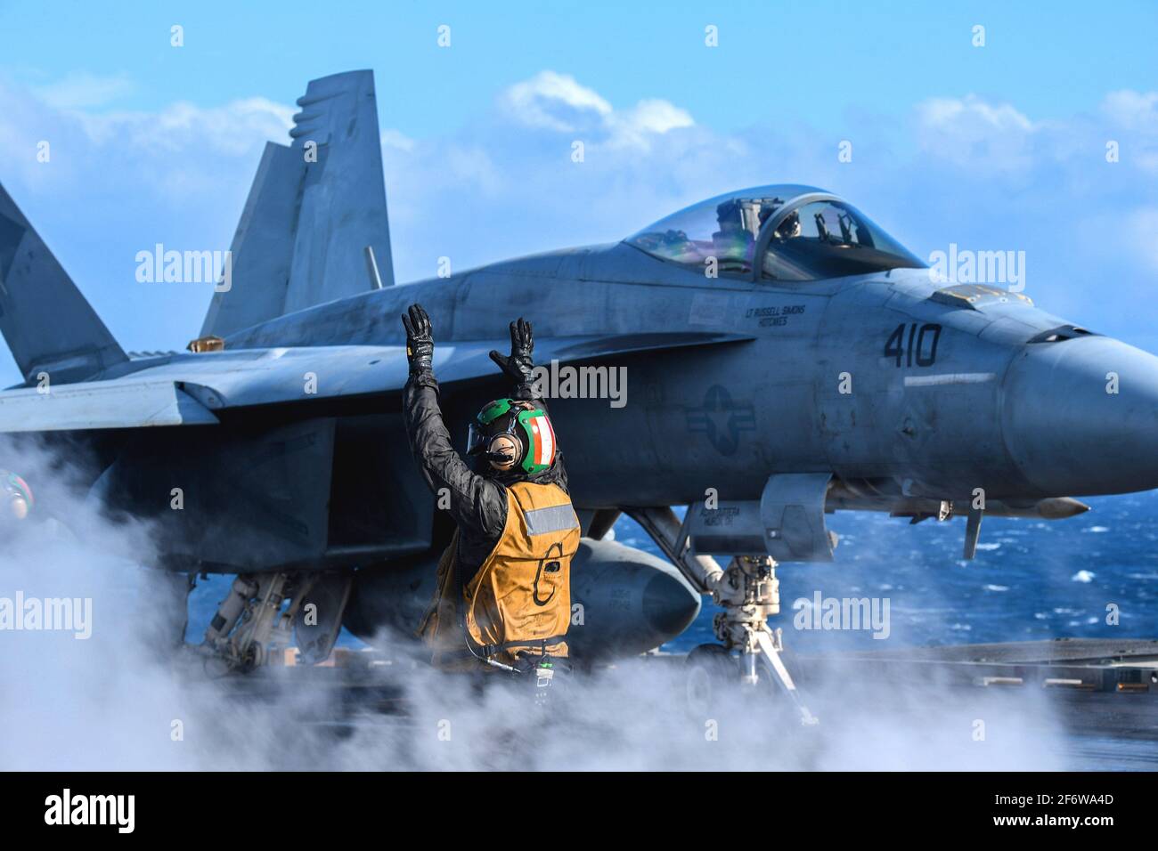 MEDITERRANEAN SEA (Nov. 19, 2018) Aviation Boatswain's Mate (Equipment) 2nd Class Darius Jarmon prepares to signal an F/A-18E Super Hornet assigned Stock Photo