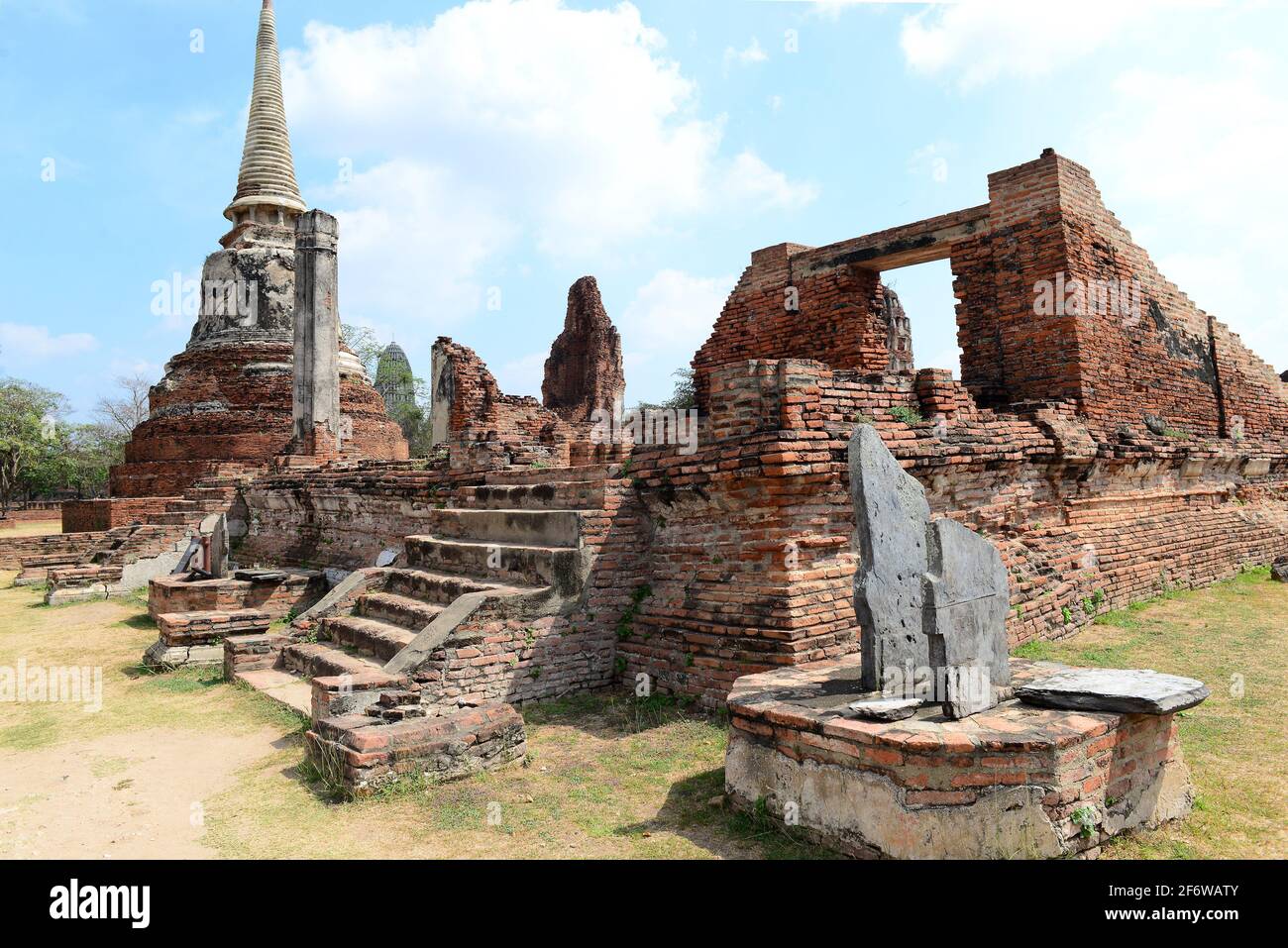 Ayutthaya Historical Park, Wat Mahathat buddhist temple (14th century, World Heritage). Phra Nakhon Si Ayutthaya, Thailand. Stock Photo