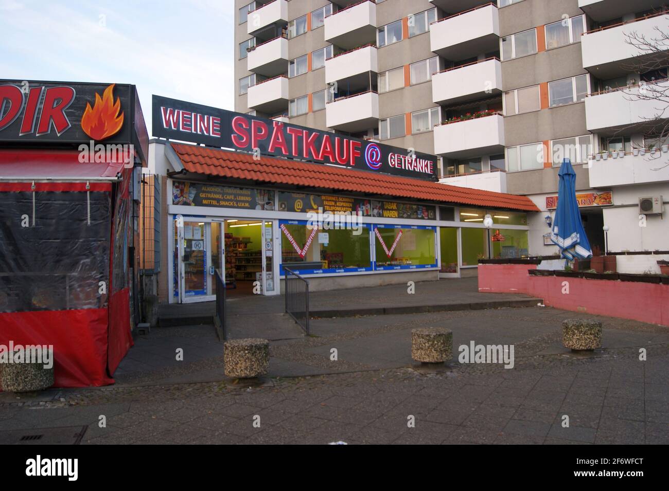 Spätkauf Spätverkauf Späti in der Wilhelmstraße in Berlin-Spandau Stock Photo