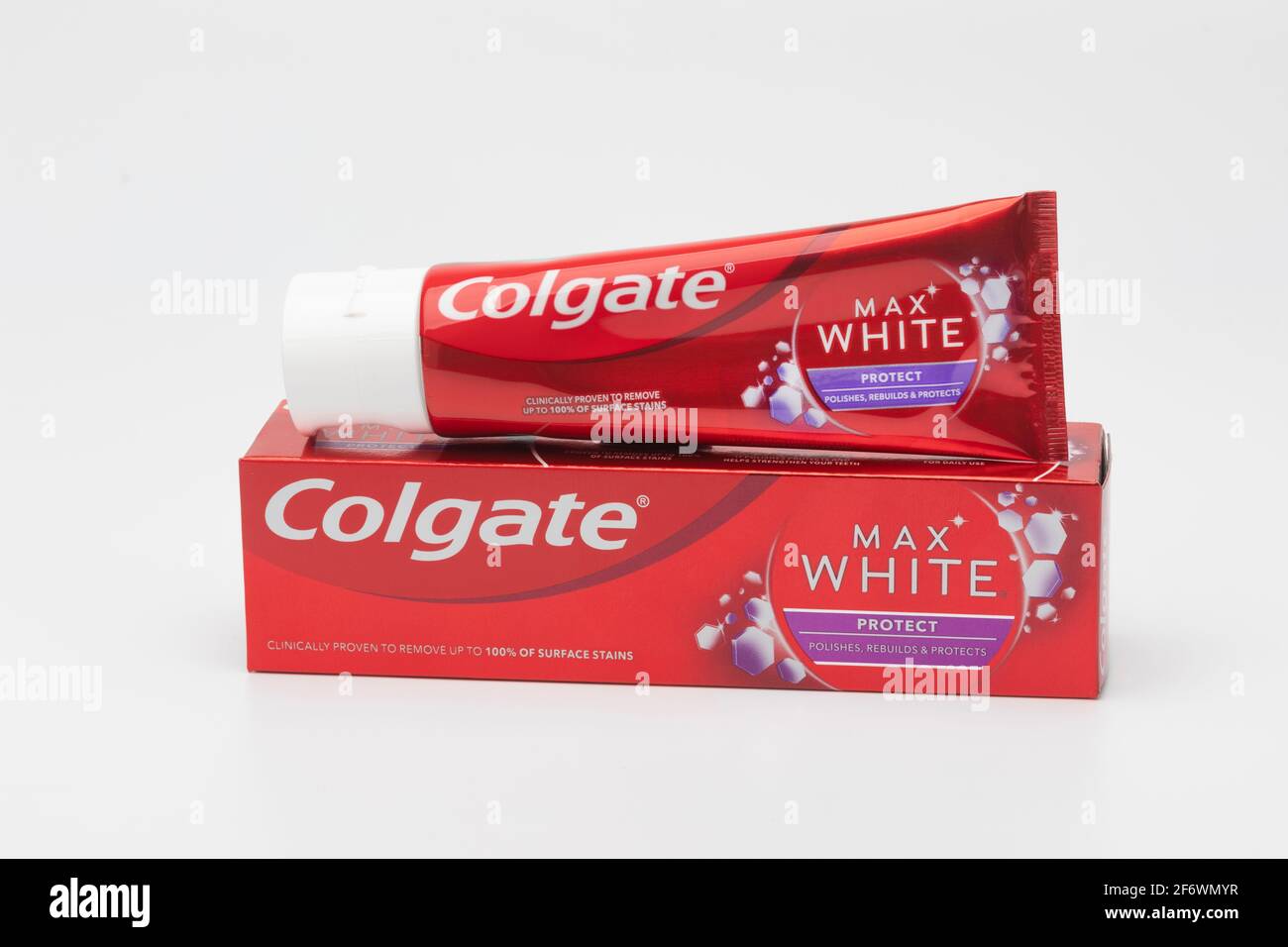 A box and tube of Colgate Max White toothpaste Stock Photo