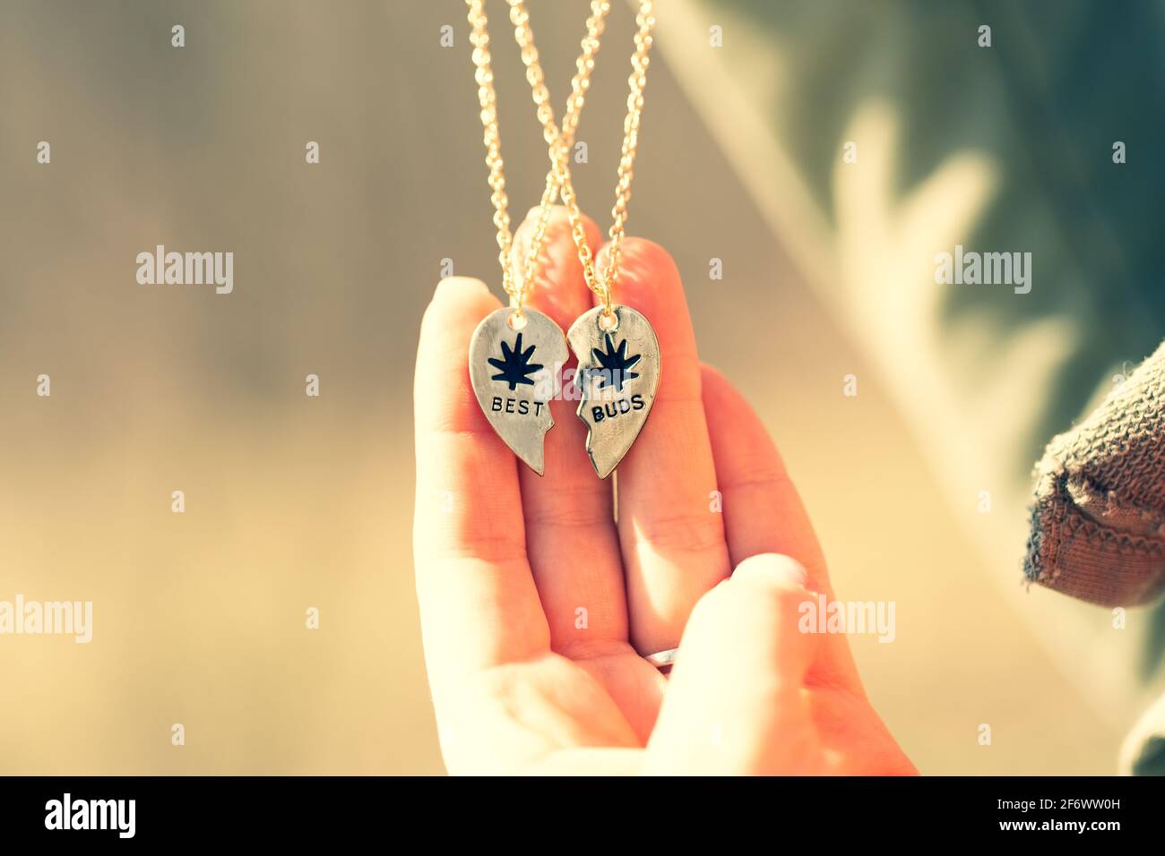 Best buds necklace weed deals