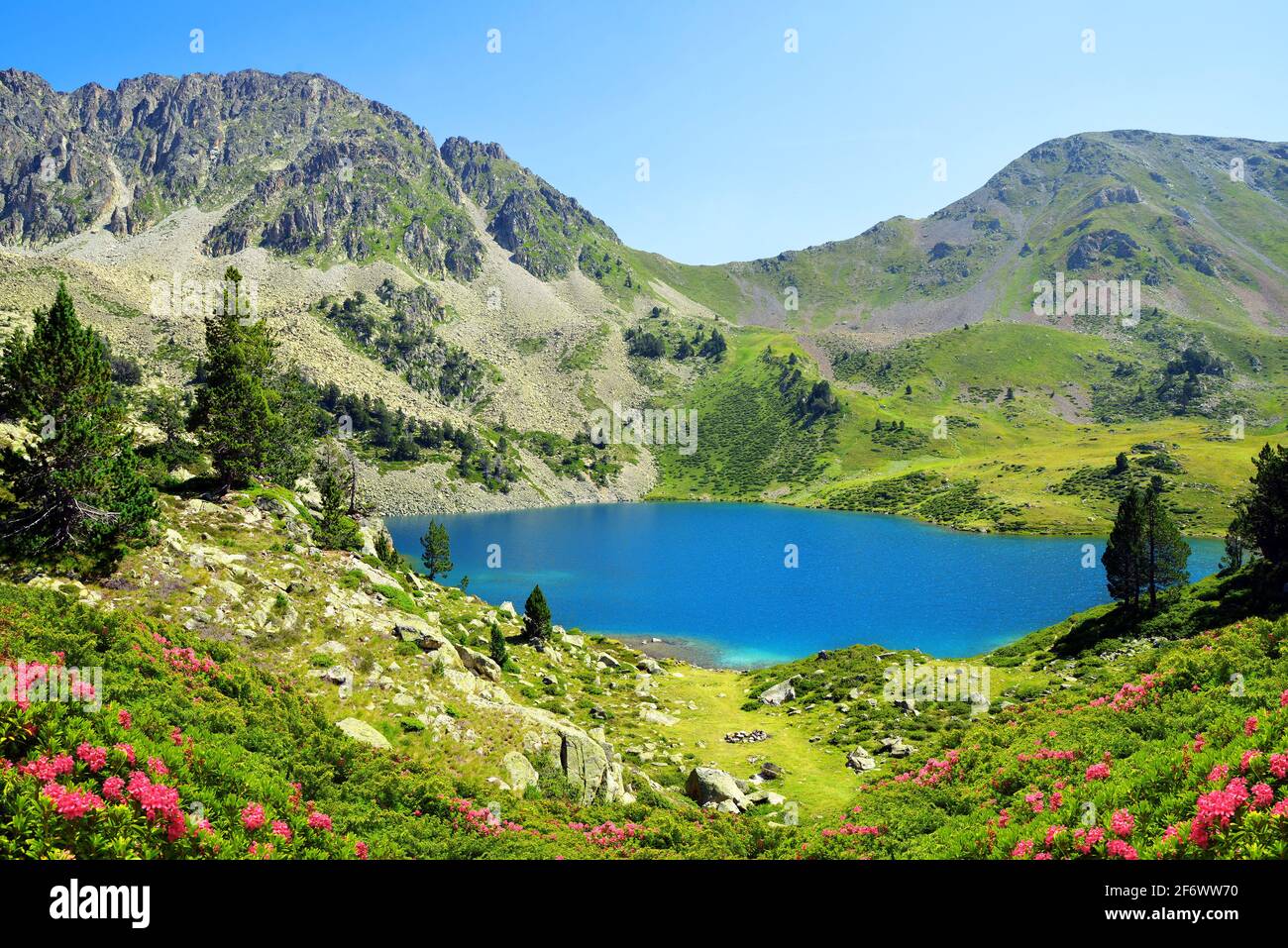 Beautiful mountain landscape with lake in Neouvielle national nature  reserve, Lac Superieur de Bastan, French Pyrenees Stock Photo - Alamy