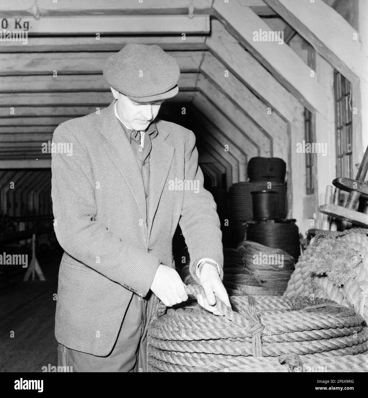 The rope ware track (pictured name).The rope warehouse (depicted name ...