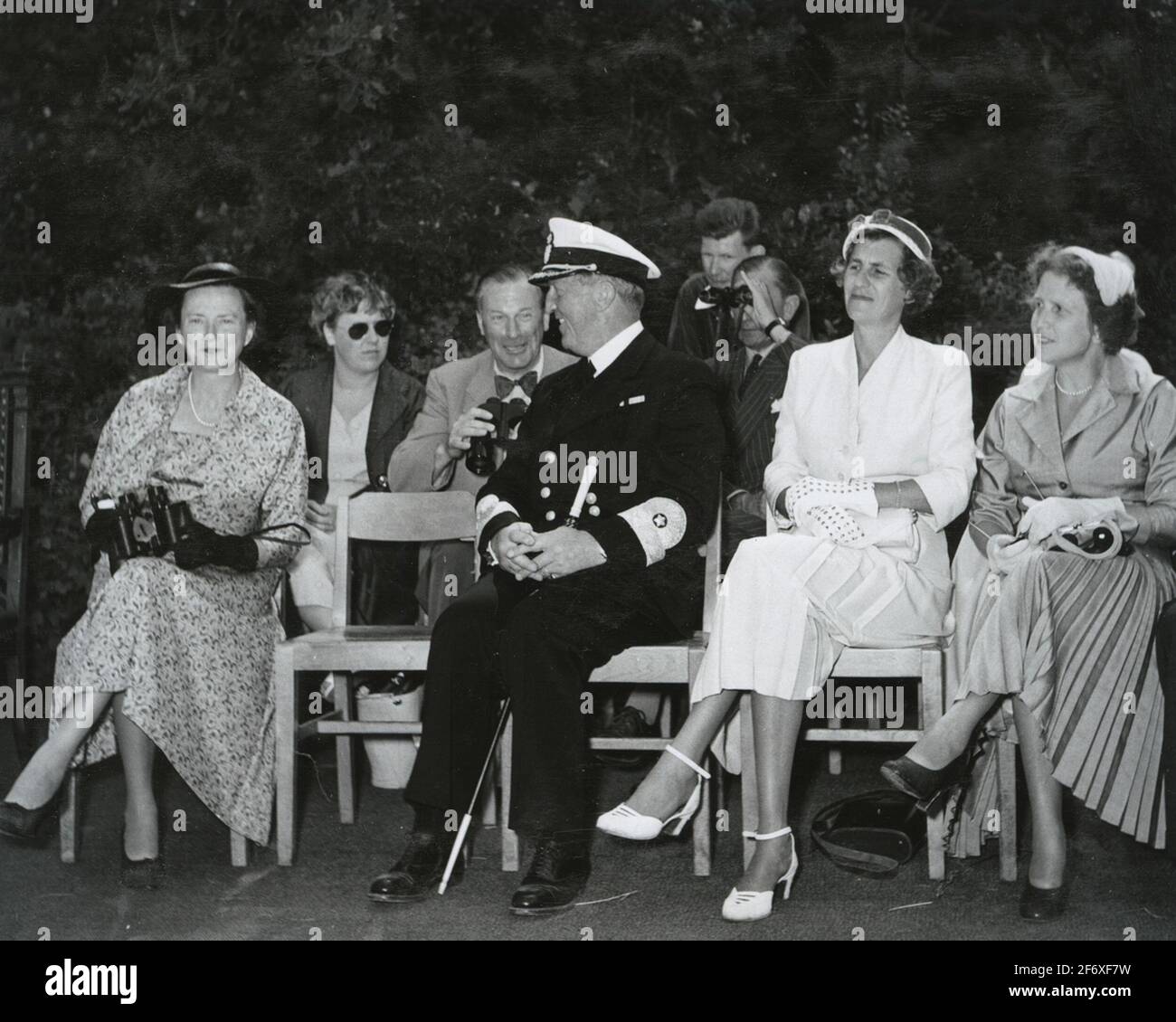 Gender roles in the military hi-res stock photography and images - Alamy