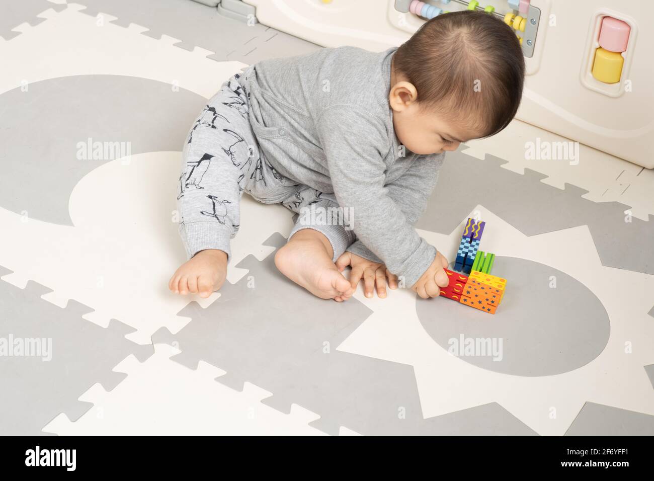 Leaning baby hires stock photography and images Alamy