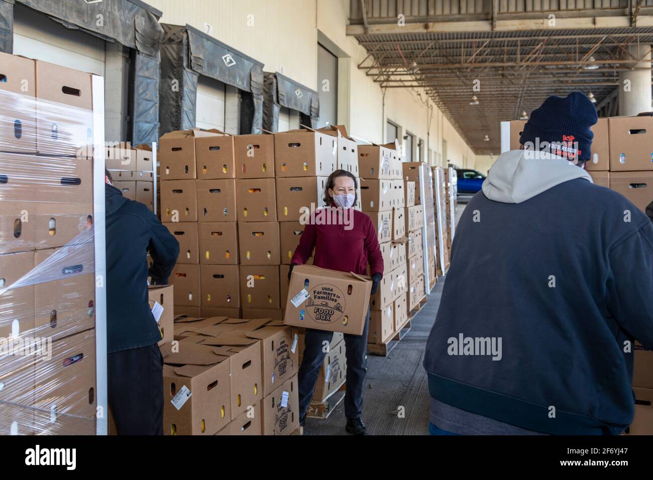 Detroit, Michigan, USA. 2nd Apr, 2021. Volunteers with Food Rescue US-Detroit distribute boxes of food every week to social service agencies. Much of the food comes from the Department of Agriculture's Farmers to Families program. Credit: Jim West/Alamy Live News Stock Photo