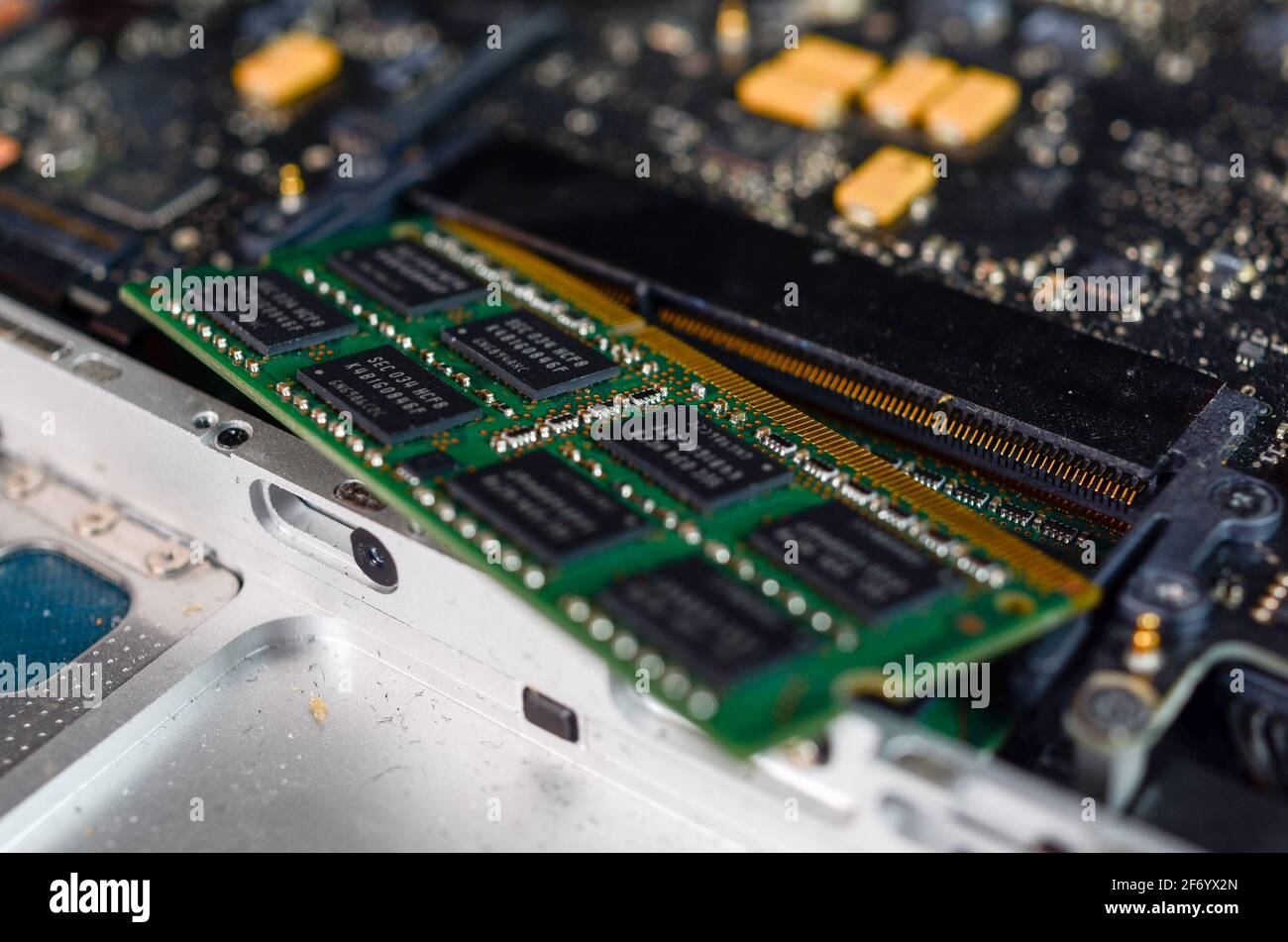 Changing Vintage Macbook Pro Ram Stock Photo Alamy