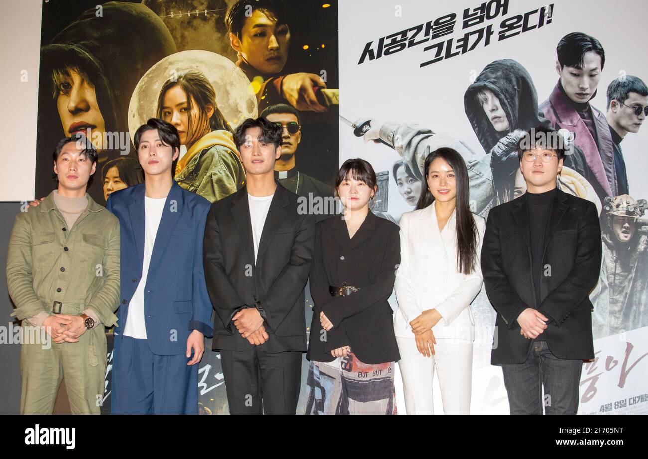 (L-R) Cast members, Park Tae-San, Cho Sun-Ki, Lee Se-Ho, Lee Min-Ji and Ahn Ji-Hye pose with film director Jo Ba-Reun during the press preview of 'Slate'.A South Korean fantasy action movie, Slate was previewed at Lotte Cinema and will be released on April 08, 2021. Stock Photo