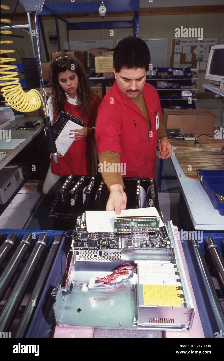 Computer assemble workers hi-res stock photography and images - Alamy