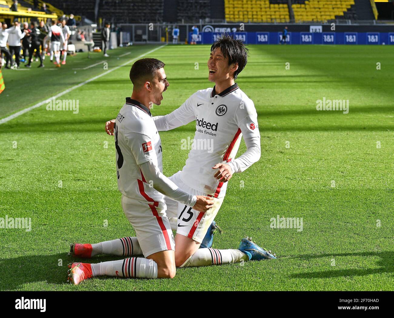 Goaljubel After The Goal Zum Celebrating The Goal Celebrate 1 2 By Andre Silva Eintracht Frankfurt With Daichi Kamada Eintracht Frankfurt Jubilation Joy Enthusiasm Action Soccer 1st Bundesliga Season 21 27th Matchday