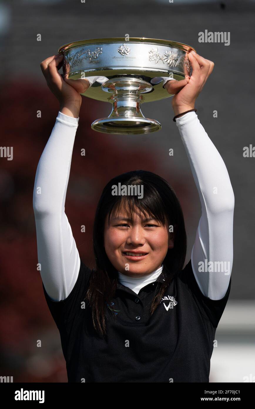 Amateur golf trophy hires stock photography and images Alamy