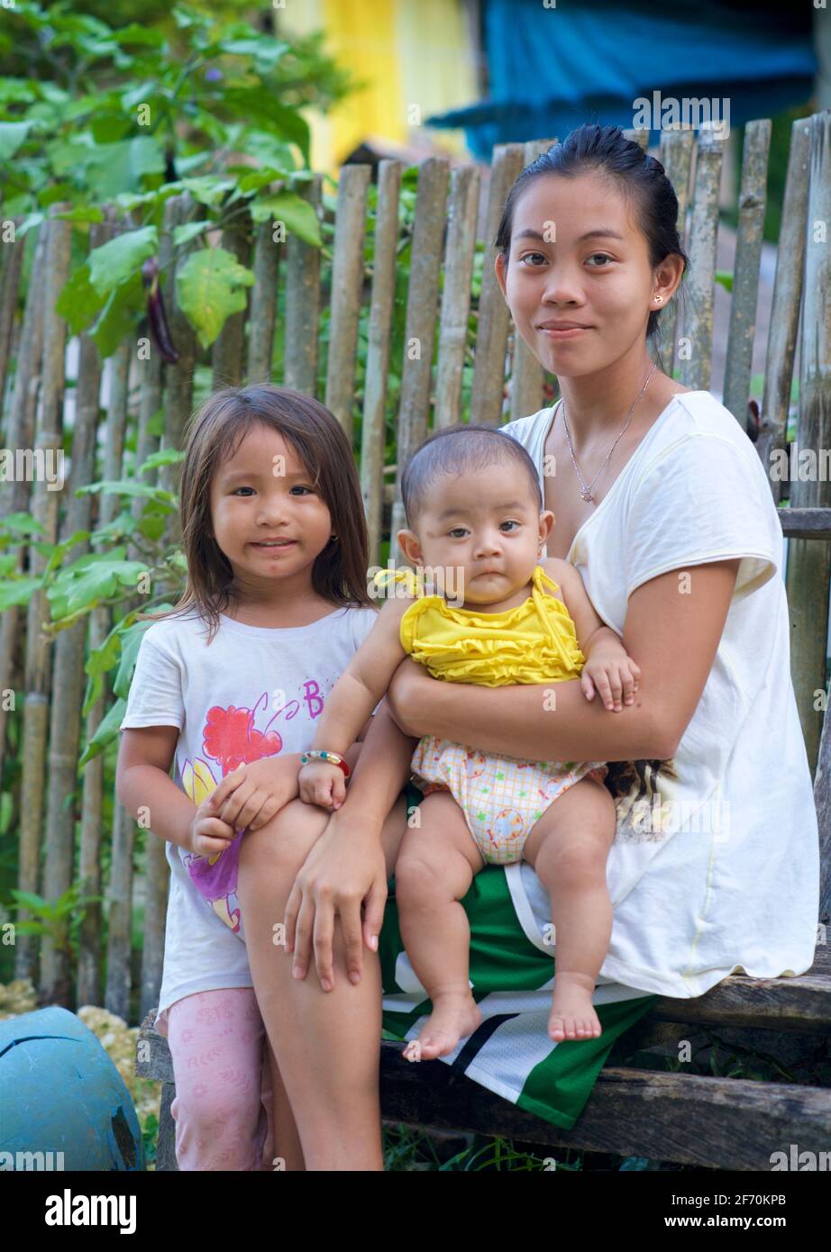 Filipino mother hi-res stock photography and images - Alamy