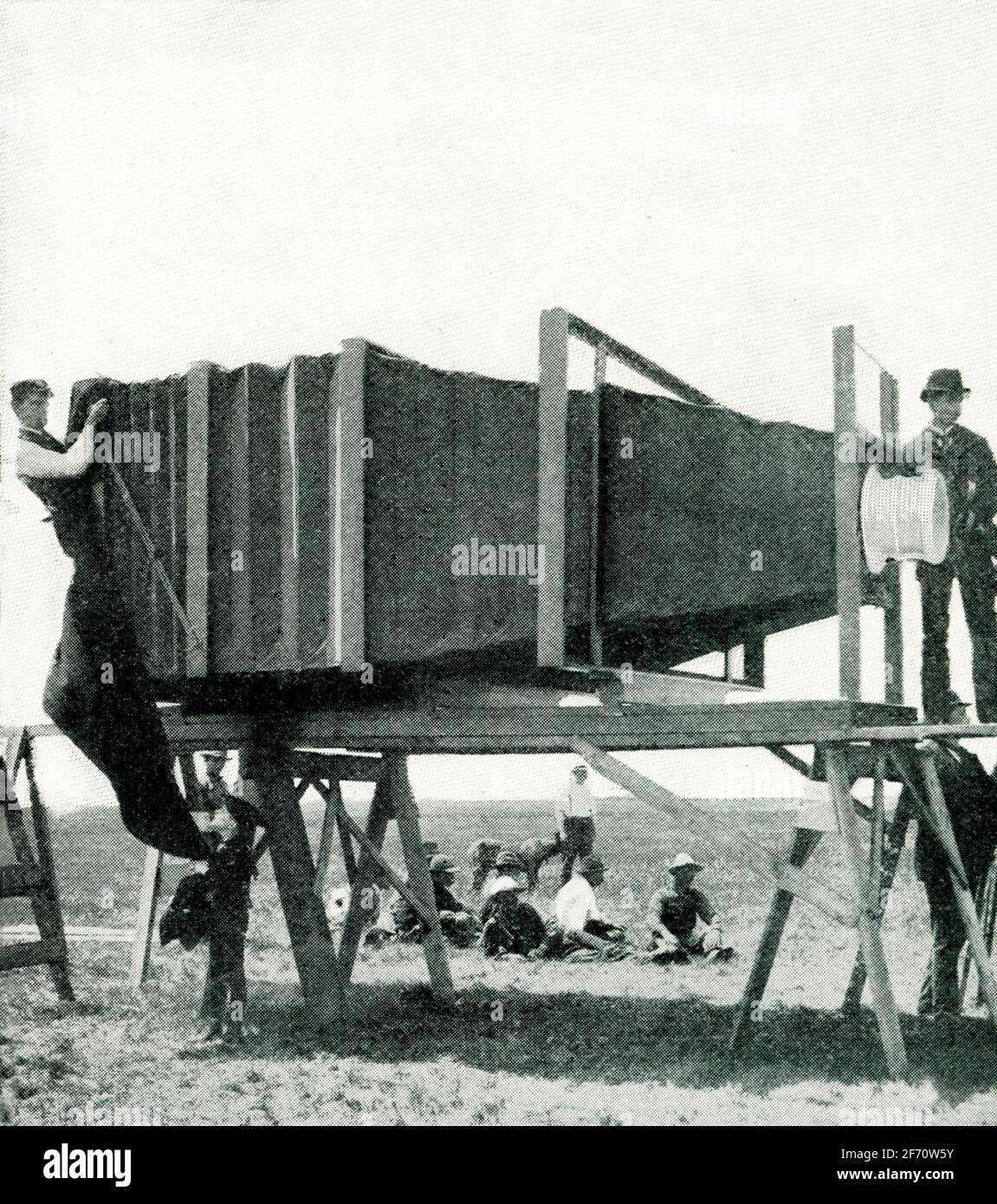 This 1903 photo shows the largest camera in the world exposing the ...