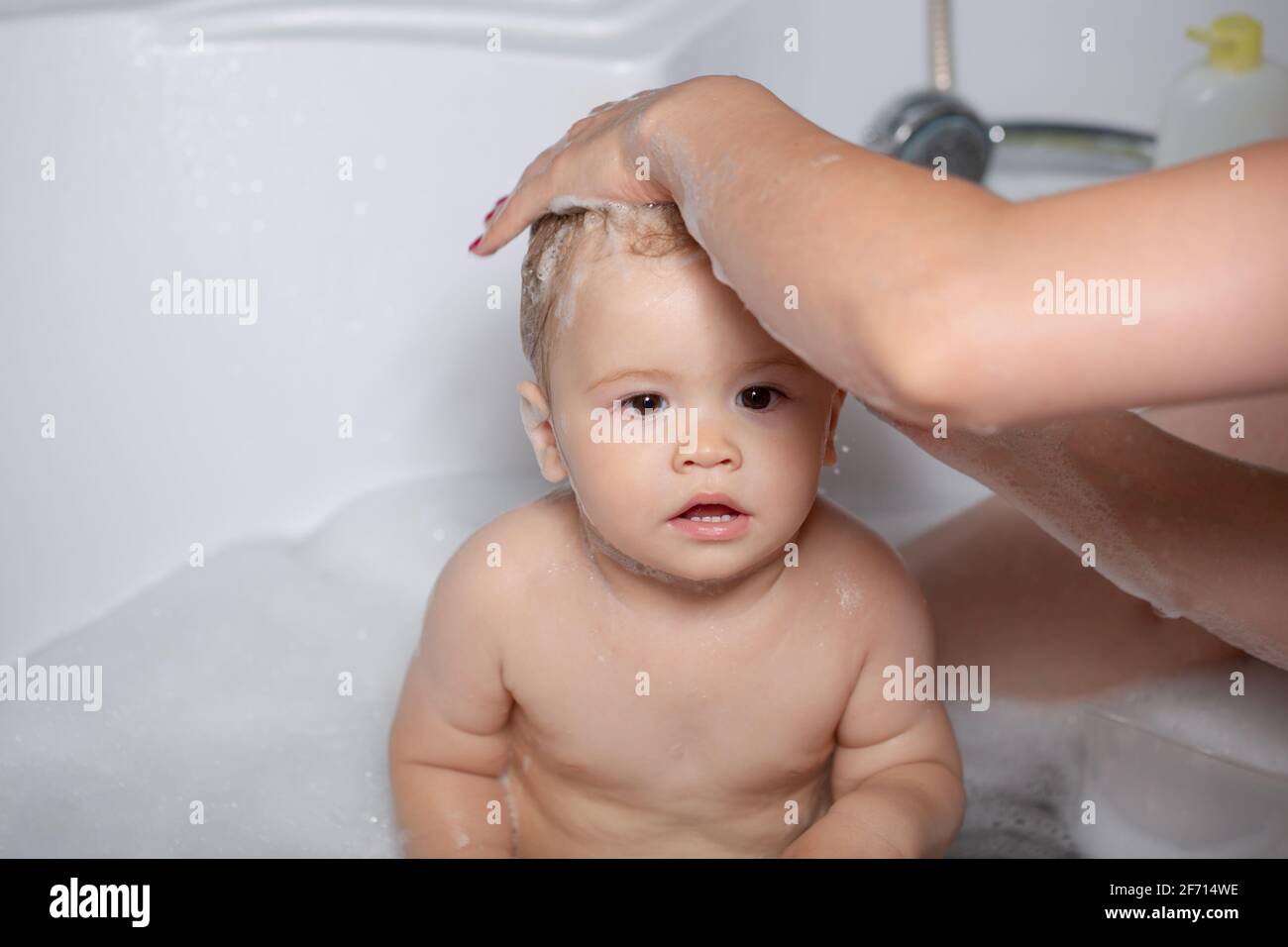 Boy splashing water on head hires stock photography and images Alamy